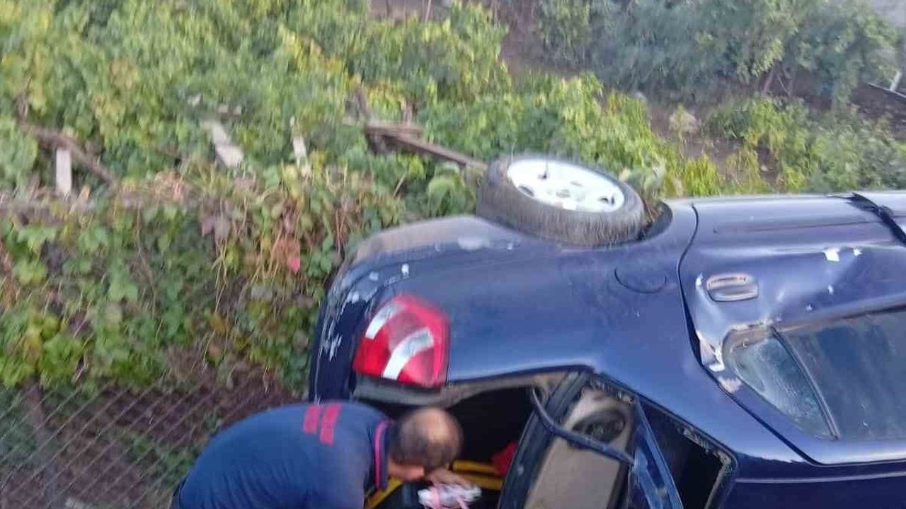 Kurtalan'da kontrolden çıkan otomobil evin bahçesine girdi: 4 yaralı