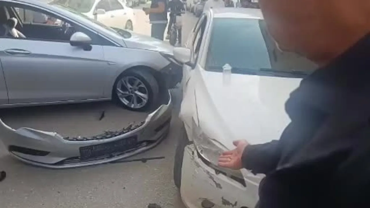 Kurtalan'da Yenidoğan Çarşısı'nda çarpışan araçlarda yaralanma yok