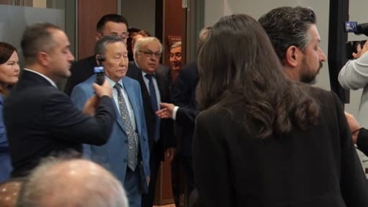 Kurultay geleneği ve kardeşlik vurgusu: AK Parti genel merkezinin kapıları açık