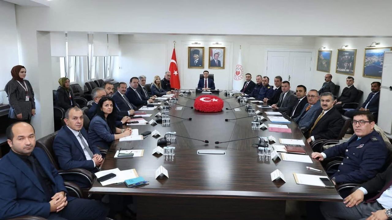Kurumlar el ele: Zonguldak'ta bağımlılıkla mücadele için strateji görüşüldü
