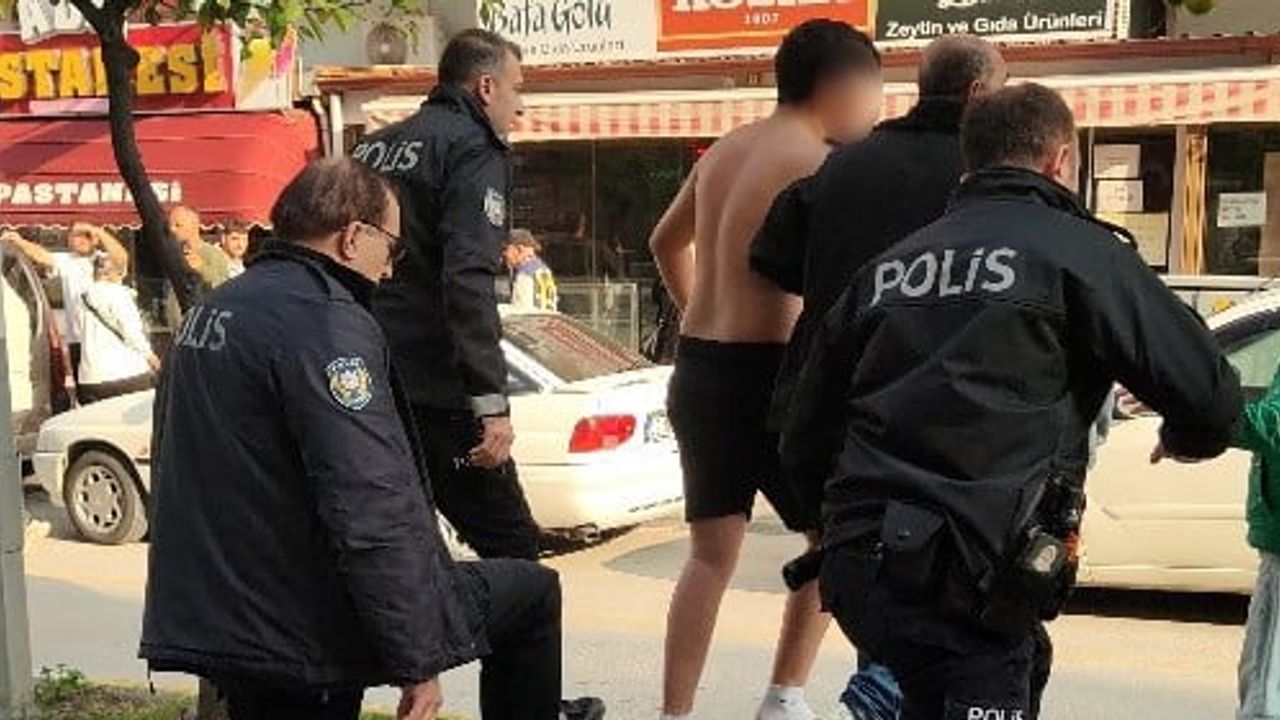 Kuşadası'nda caddeyi tedirgin eden bıçaklı koşu, baba müdahalesiyle sonlandı