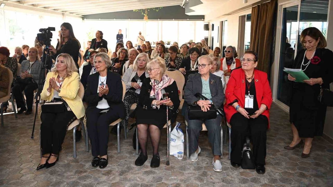 Kuşadası'nda kadınlar barış için bir araya geldi
