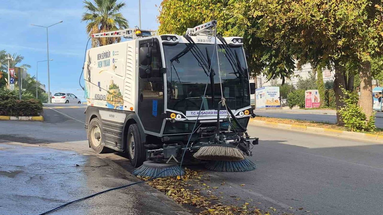 Kuşadası'nda sokak hijyeni için küçük dev seferberliği
