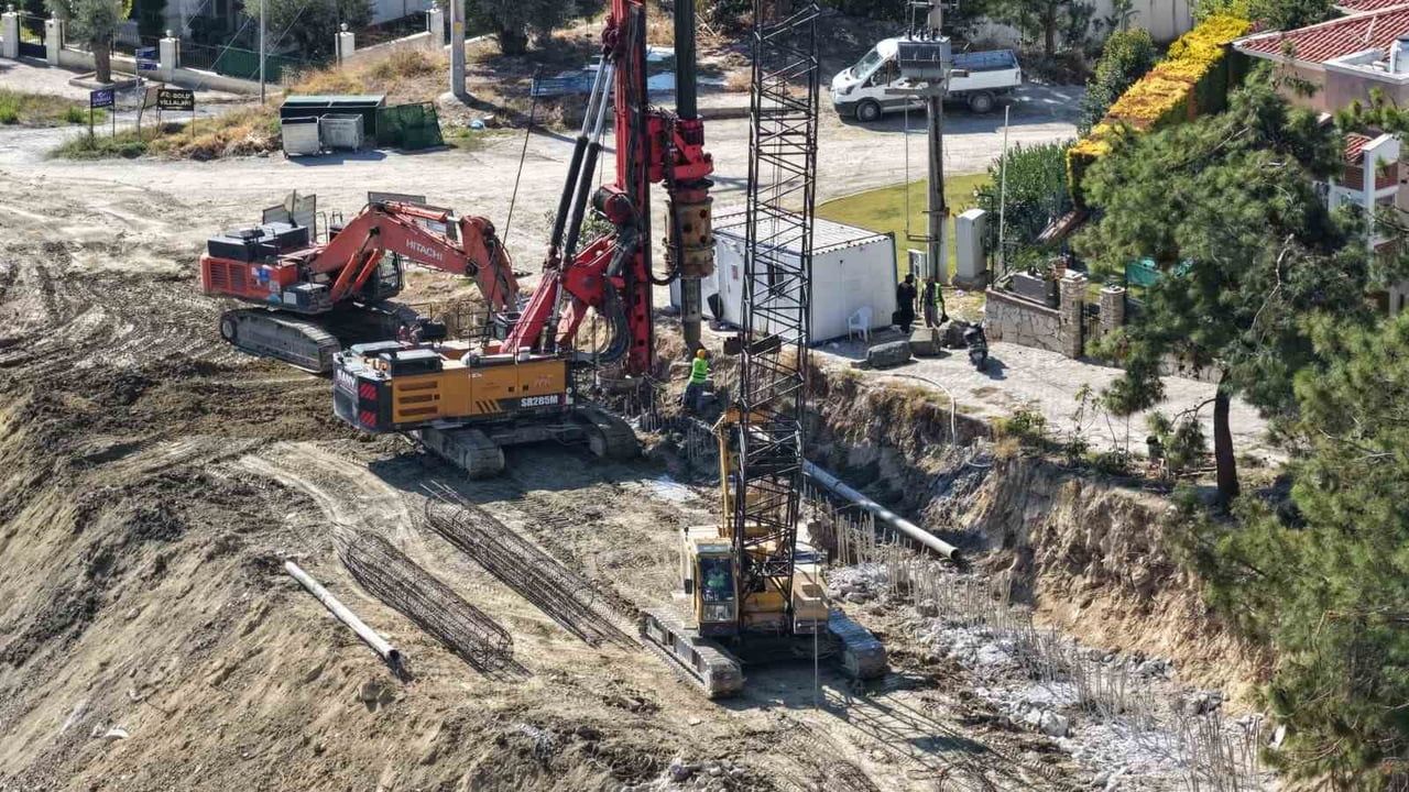 Kuşadası'nda ulaşım güvenliği için iki noktada yol güçlendirme çalışmaları
