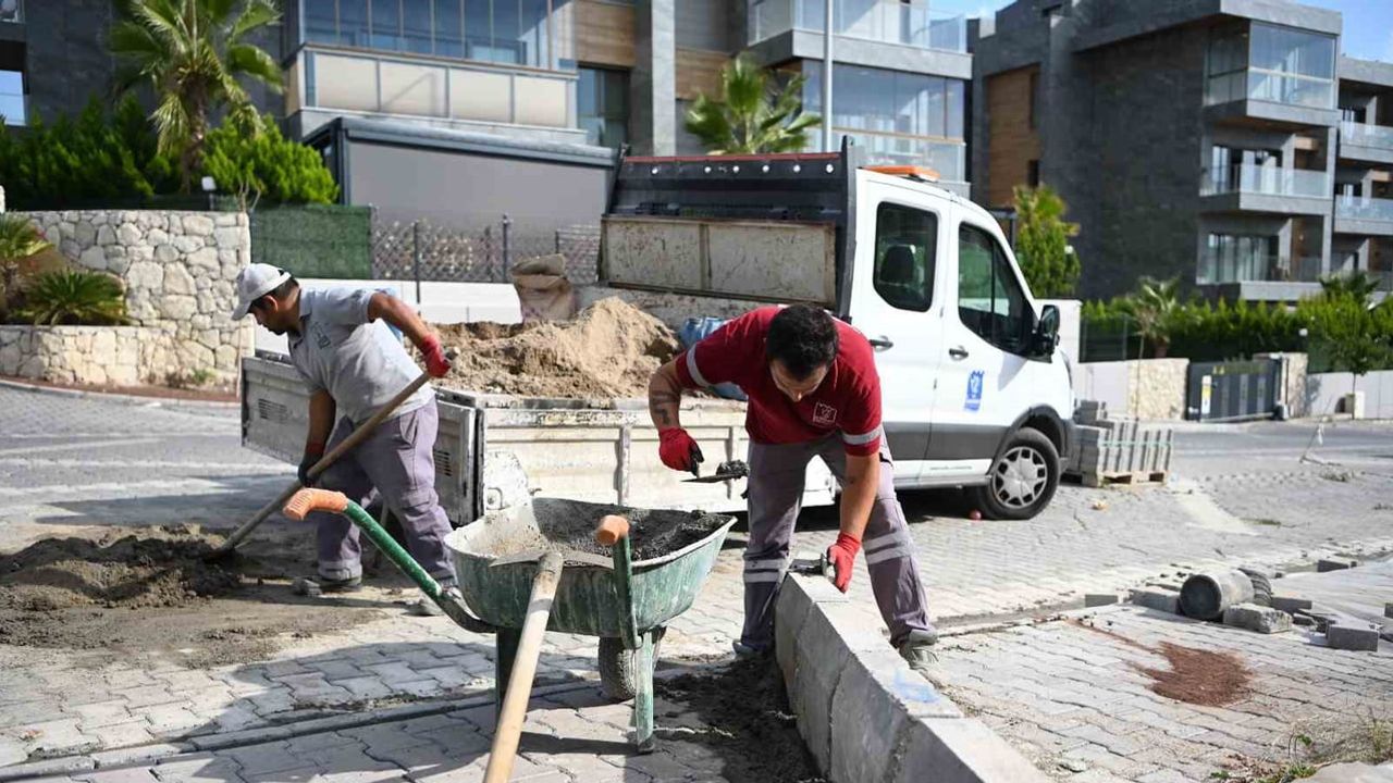 Kuşadası'nda yol seferberliği: 12 bin metrekare parke işi tamamlandı