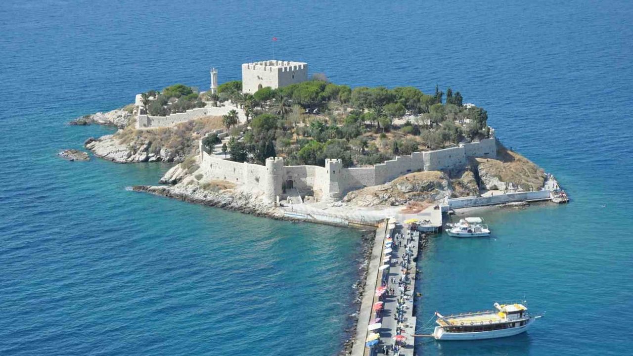 Kuşadası'nın Güvercinada kalesi kalıcı dünya mirası için geri sayımda