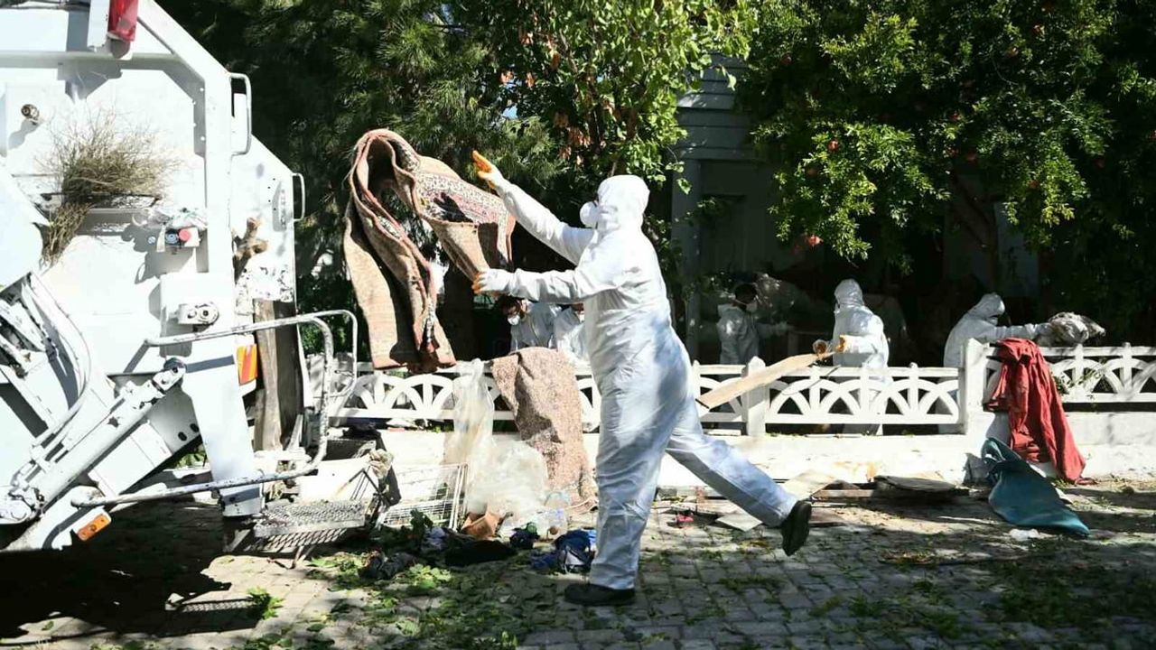 Kuşadası Soğucak'ta yılların biriktirdiği atıklar 6 kamyona sığdı