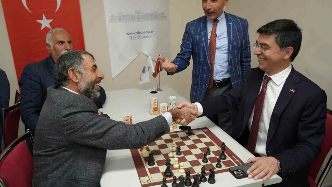 Kuşaklar arası hamle: Erzurum’da 65 yaş üstü satranççılar sağlık çalışanlarıyla buluştu