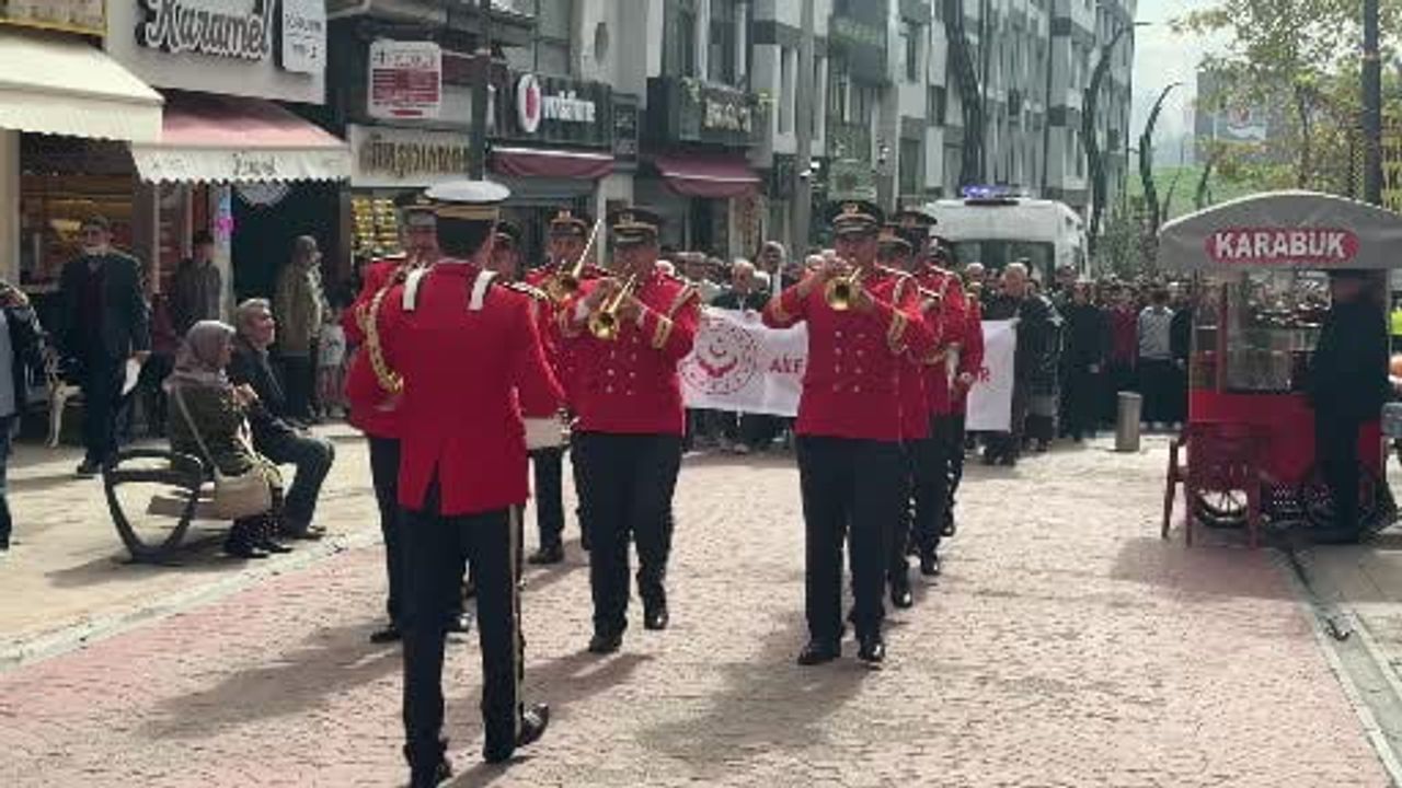 Kuşakları birleştiren el öpüşü: Karabük'te anlamlı yürüyüş