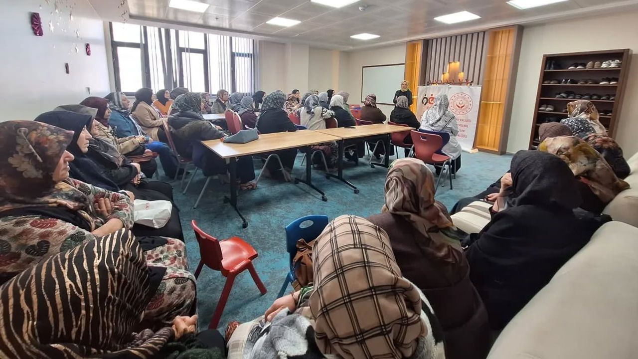 Kütahya'da değişen rollere uyum ve dijital okuryazarlık atölyesi
