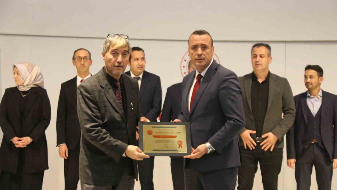 Kütahya'da eğitimde erdem ve eylem: 43 Adım Projesi okullarla buluştu