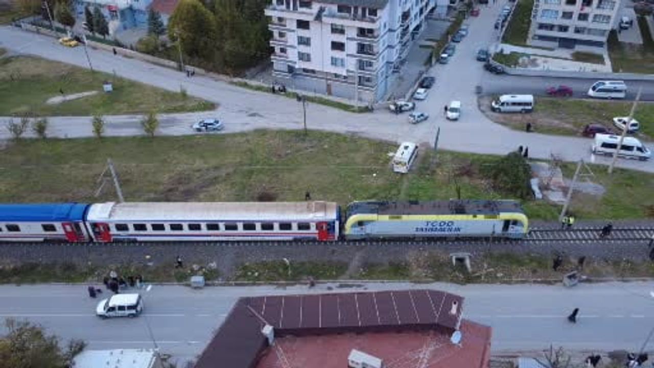 Kütahya'da hemzemin geçitte yaşamını yitiren gencin kimliği henüz belirlenemedi