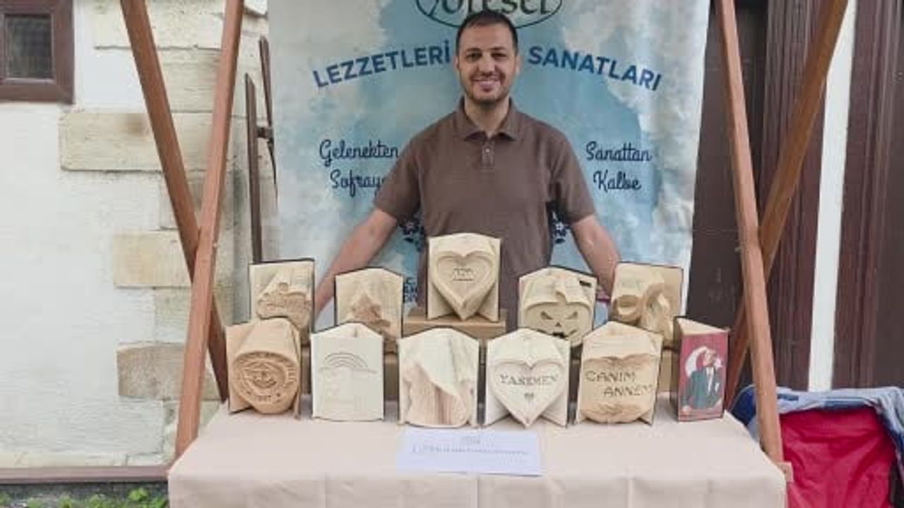 Kütahya'da hurda kitaplar katlanarak yeni hayata kavuşuyor