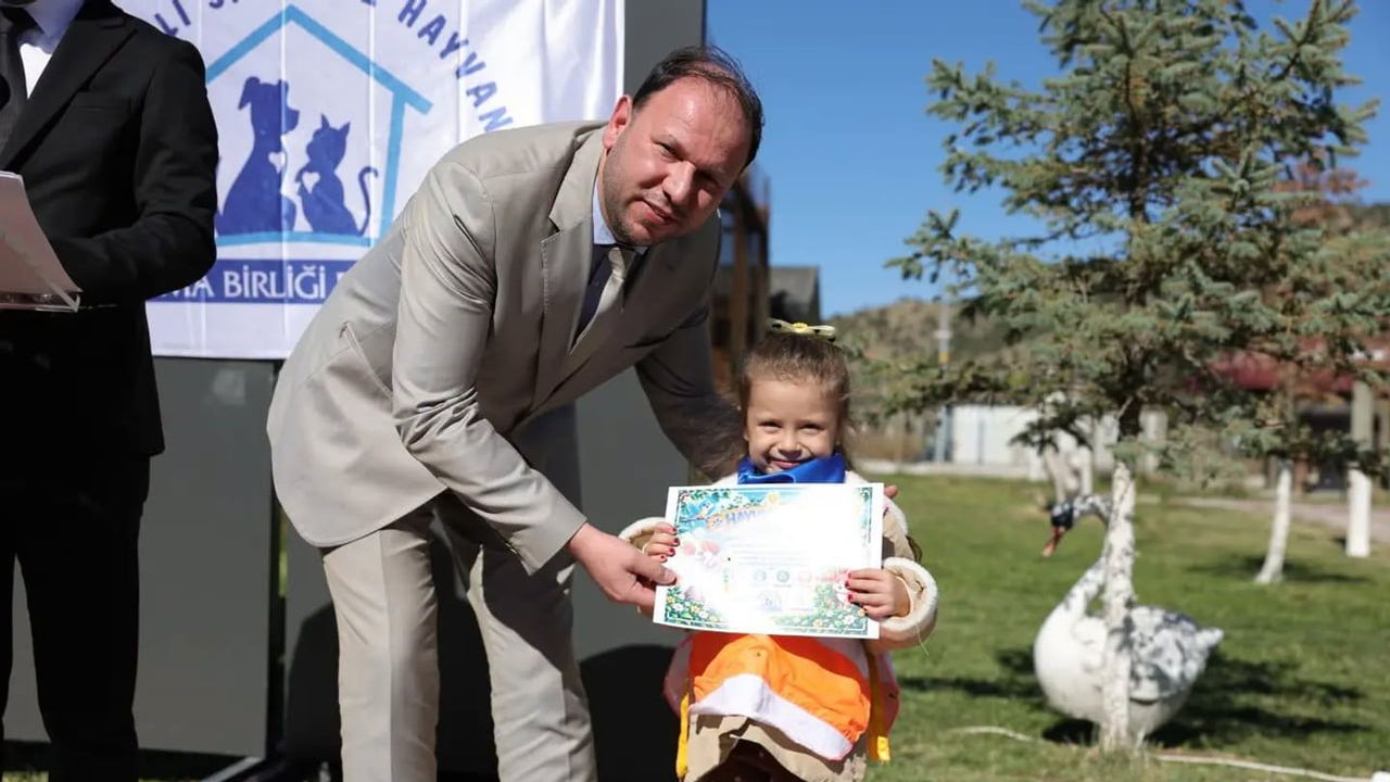 Kütahya'da öğrenciler sokak hayvanlarıyla buluştu ve yaşam hakkı bilinci güçlendi