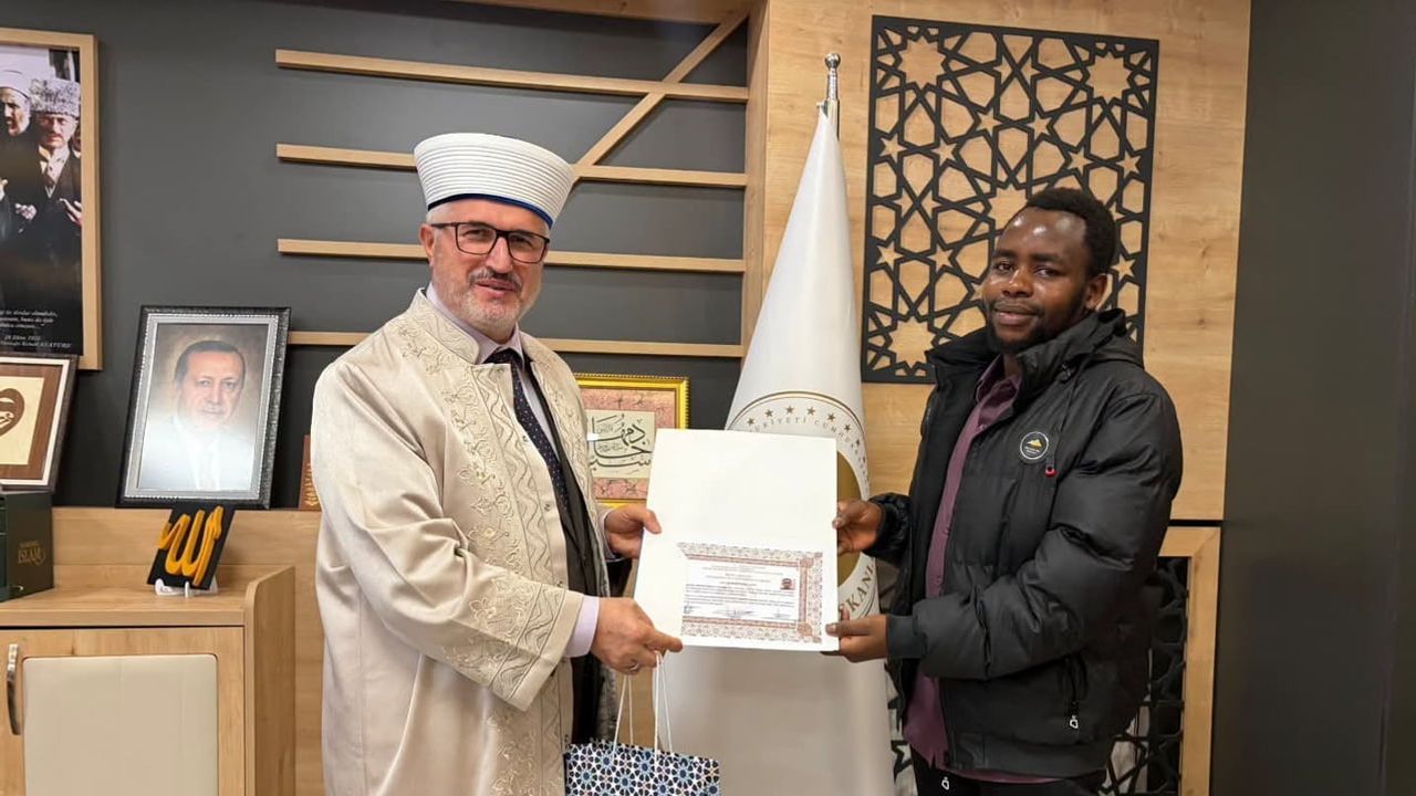 Kütahya'da üç Kenya vatandaşı islamiyeti seçti