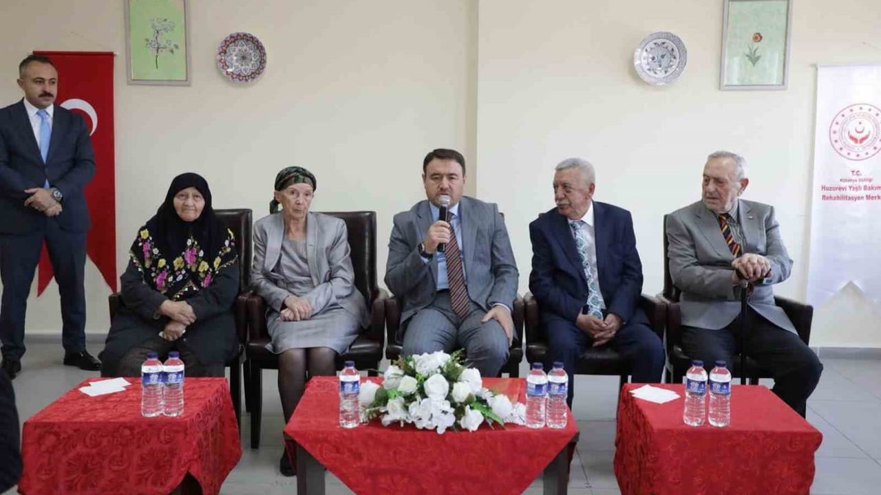 Kütahya'da vali Musa Işın huzurevi sakinleriyle tecrübenin ışığında buluştu