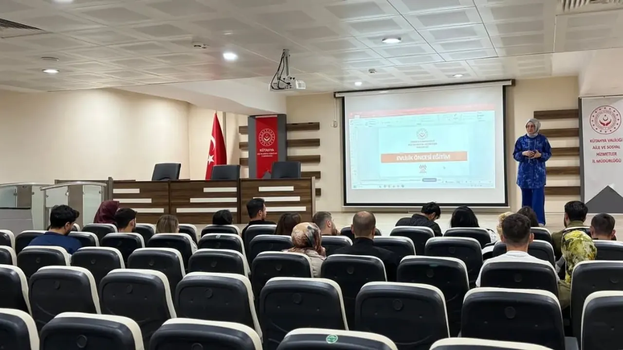 Kütahya'da yeni hayata bilinçli adım: 11 çift evlilik öncesi eğitim aldı