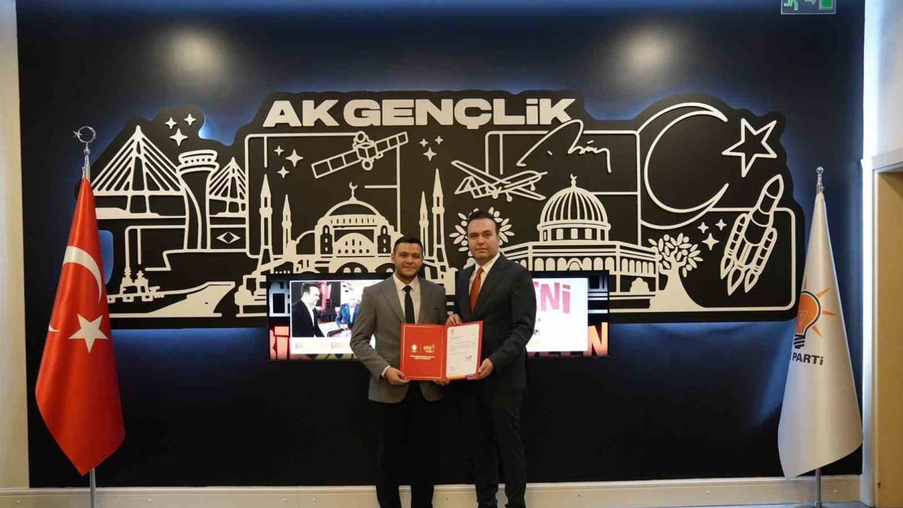Kütahya gençlik kollarında yeni dönem: Oğuzhan İnce görevi devraldı