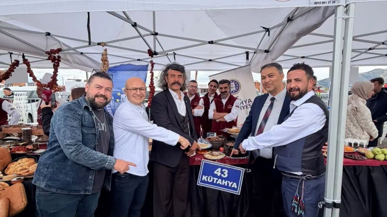 Kütahya'nın coğrafi işaretli tatları Afyon'da çiniyle buluştu