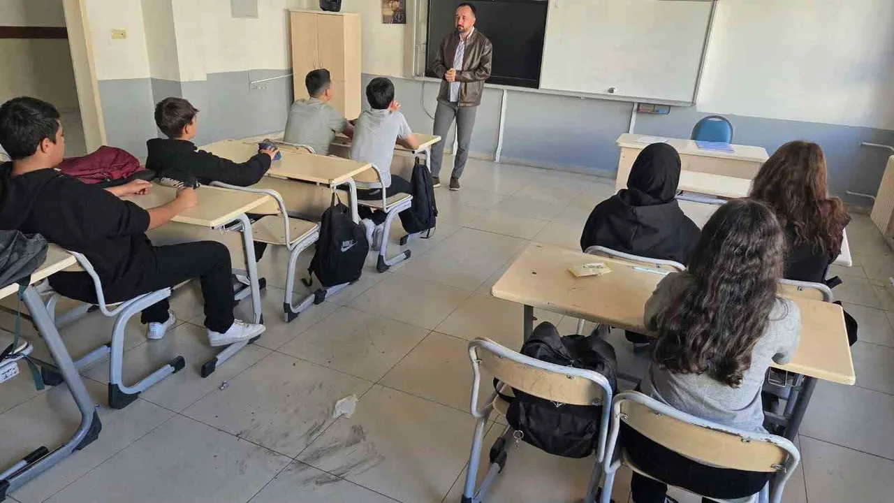 Kuyucak’ta gençlerle değerler konuşuldu: ÇEDES söyleşisi