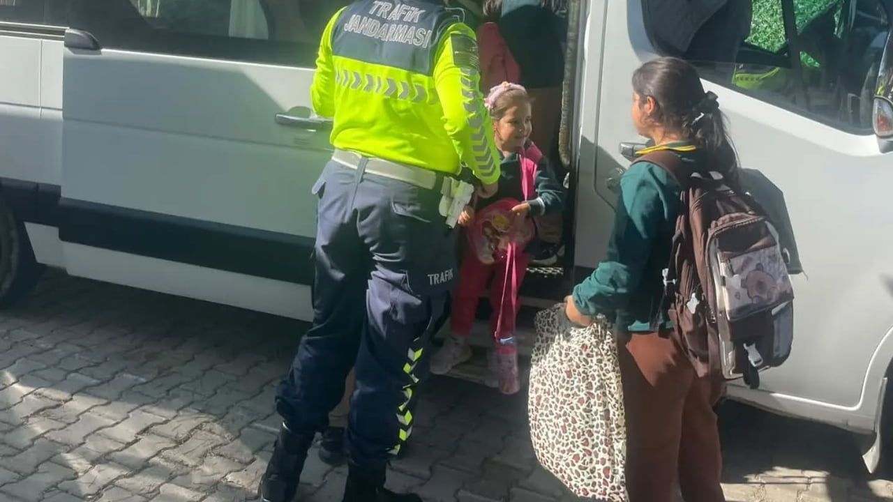 Kuyucak'ta öğrencilere kapsamlı trafik eğitimi ve servis denetimi