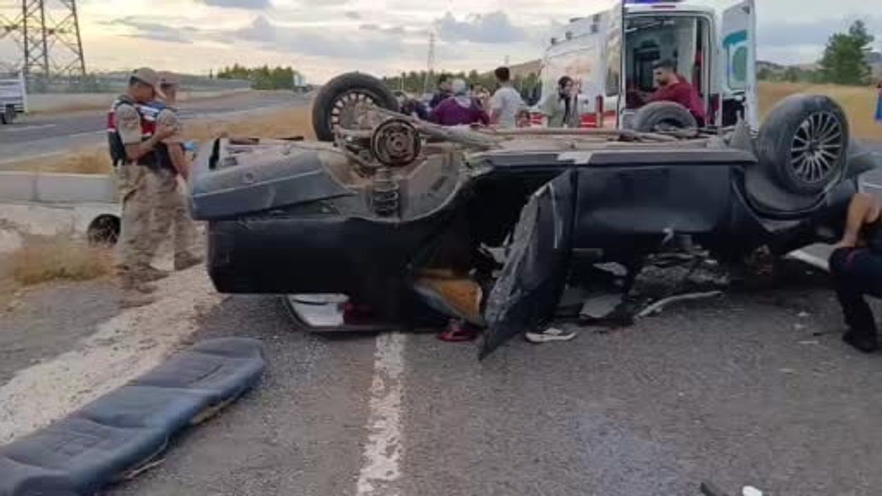 Lastik kopmasıyla takla atan Tofaş otomobilde 5 kişi yaralandı