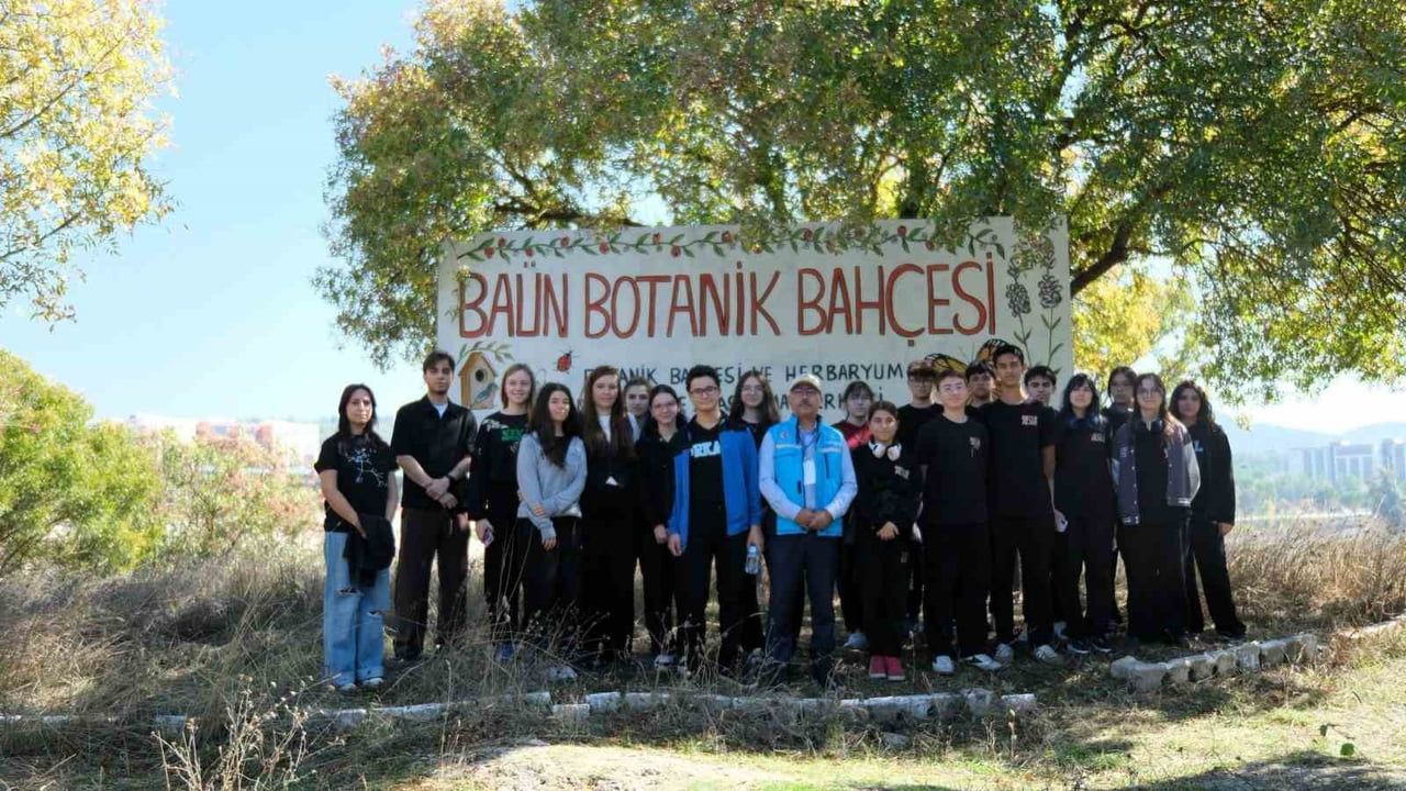 Lise öğrencileri BAÜN botanik bahçesinde bitkilerin gizemini keşfetti