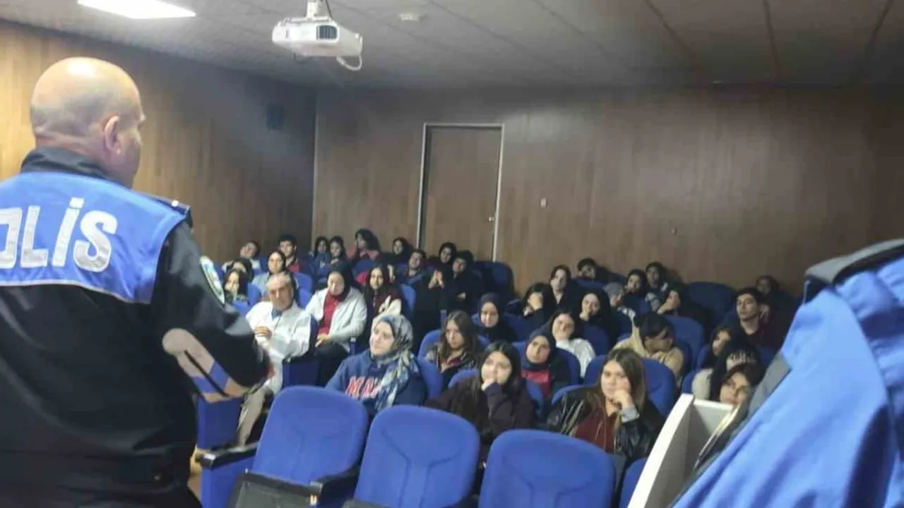 Lise öğrencilerine polislik, acil durum ve siber güvenlik eğitimi