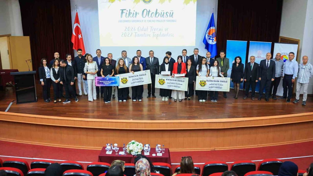 Liselere yönelik fikir otobüsü 2027 başvuruları açıldı, teknoloji ödülleri kazananları bekliyor