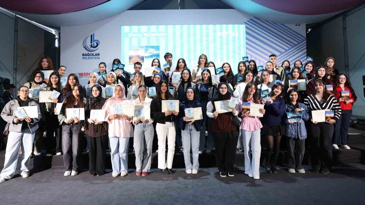Liseli yazarların hayali gerçek oldu: Genç Kalemler Bağcılar Kitap Fuarı'nda