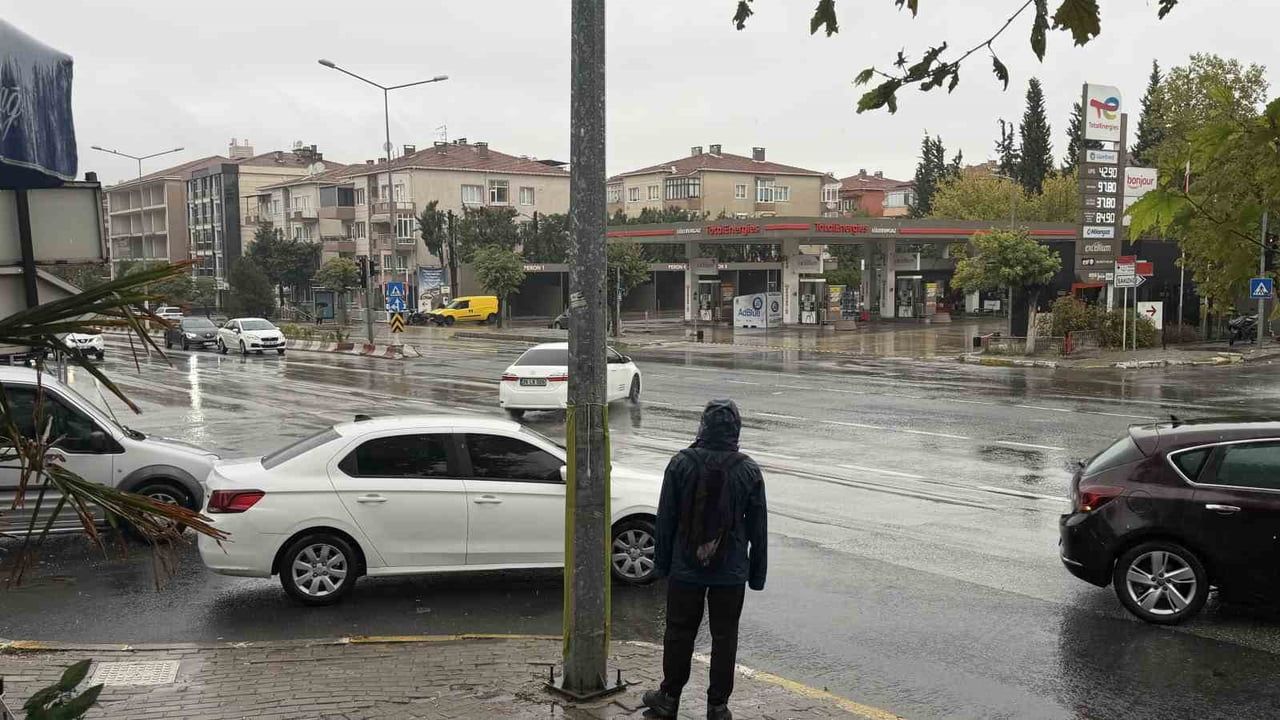Lüleburgaz’ta sağanak cadde ve sokaklarda yaşamı zorlaştırdı