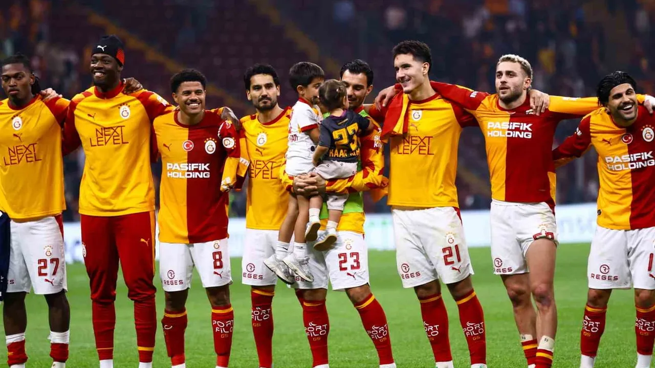 Maç fazlası avantajını kullanarak liderliğe oturan Galatasaray