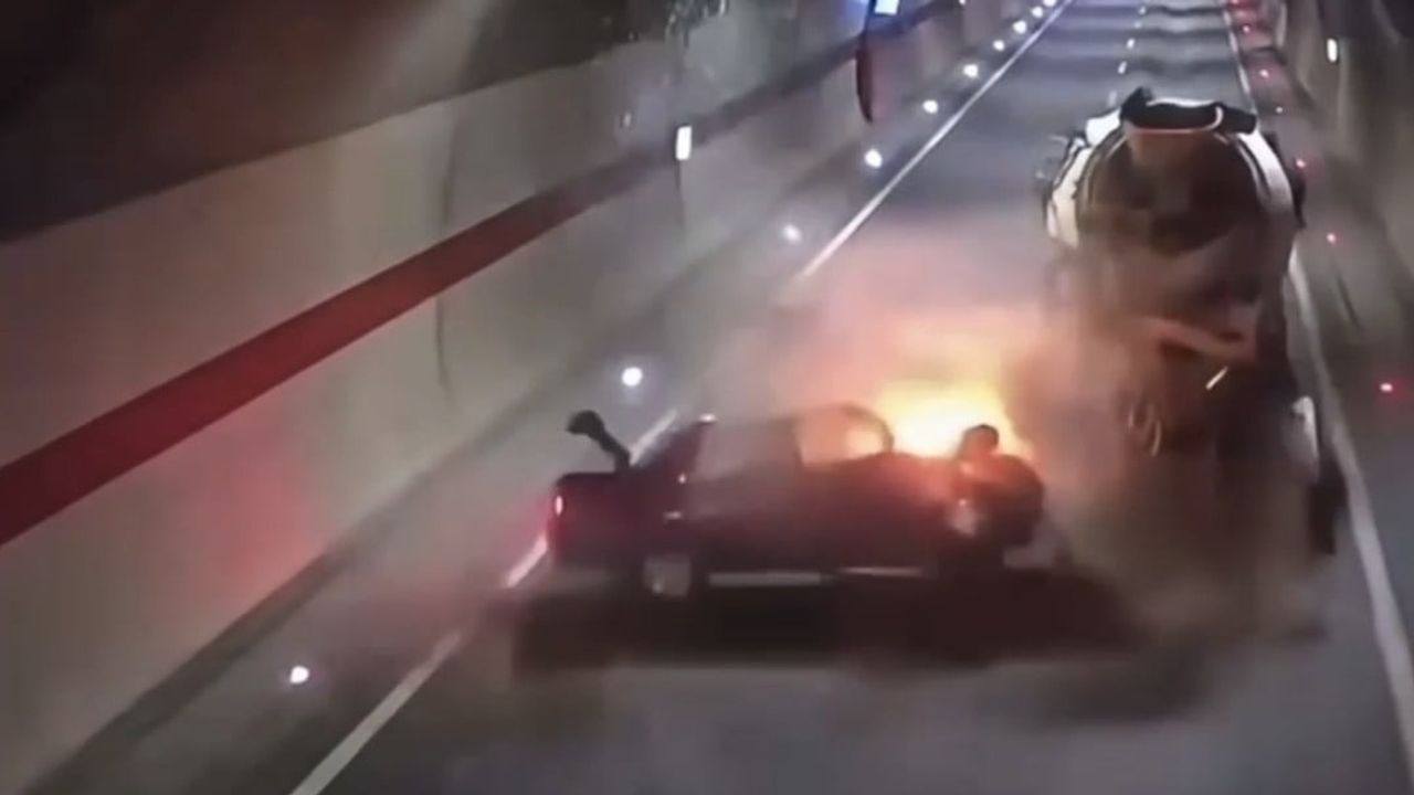 Maçka tünelinde tekerleğe çarpan otomobil alev alıp takla attı, sürücü yaşamını yitirdi