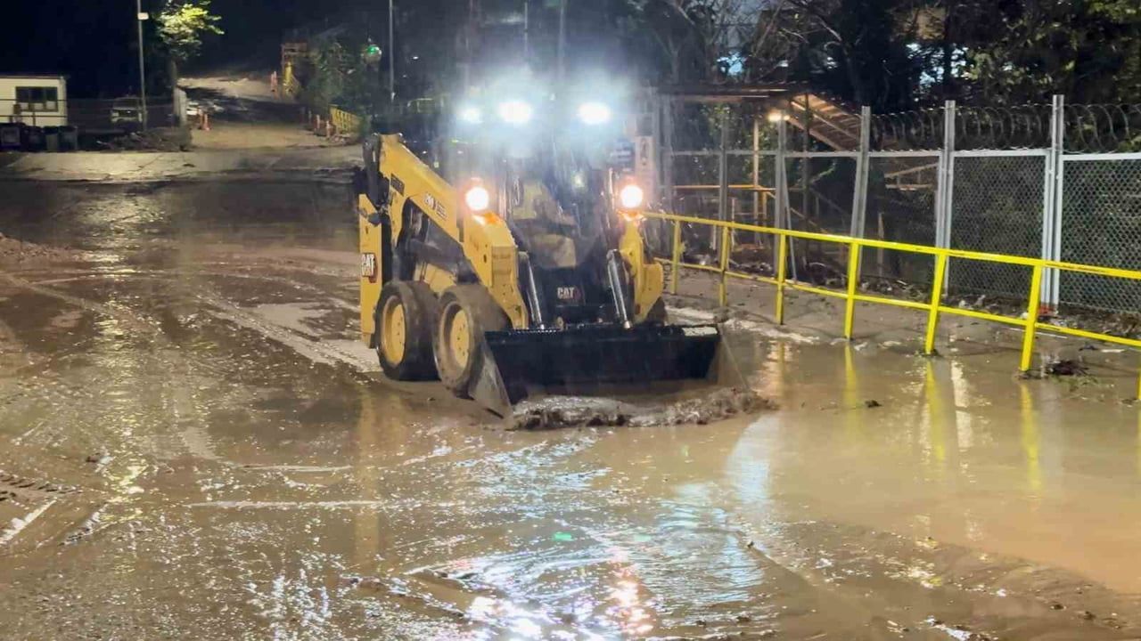 Madenli'de sağanak yaşamı etkiledi, ekipler gece müdahalesinde