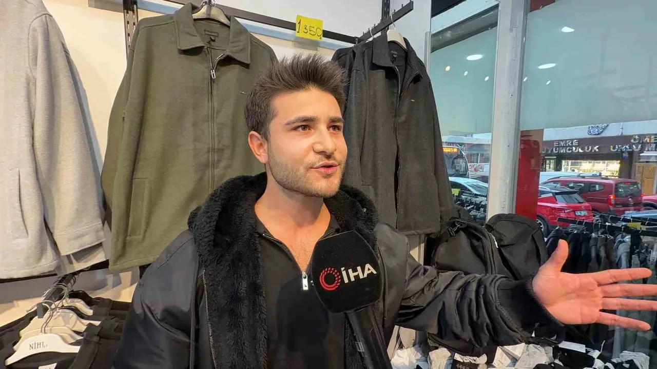 Mağazada normal müşteri gibi çıktı: askılarla 10-15 parça kıyafet çalındı