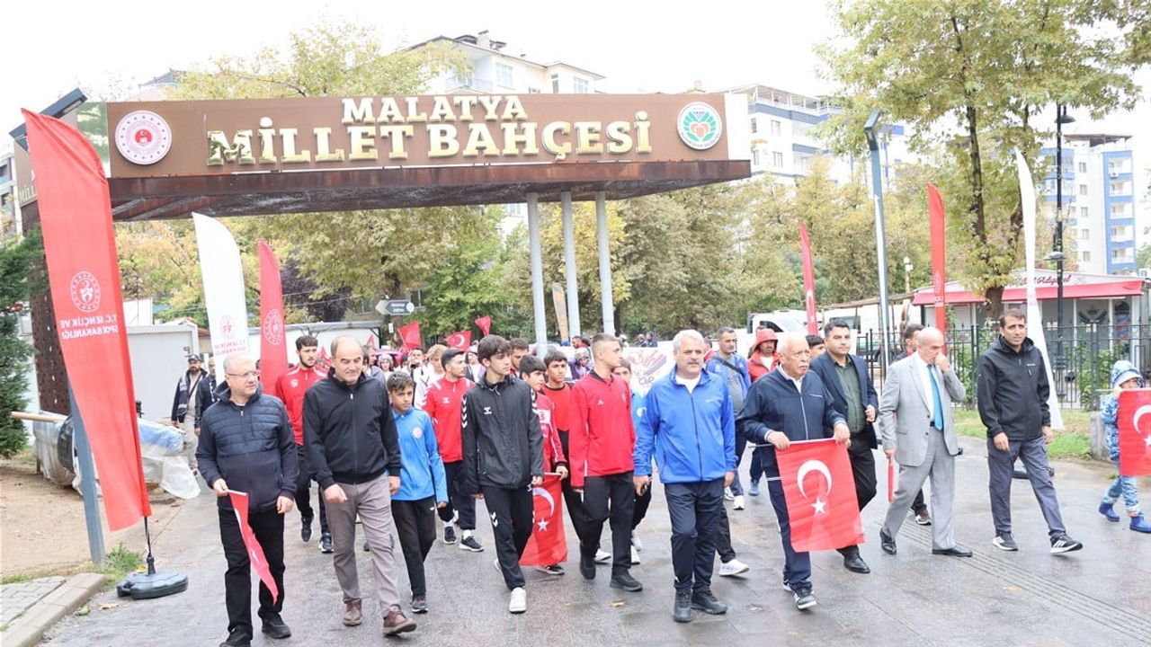Malatya'da gençleri sahaya çekme hedefiyle amatör spor haftası yürüyüşle başladı