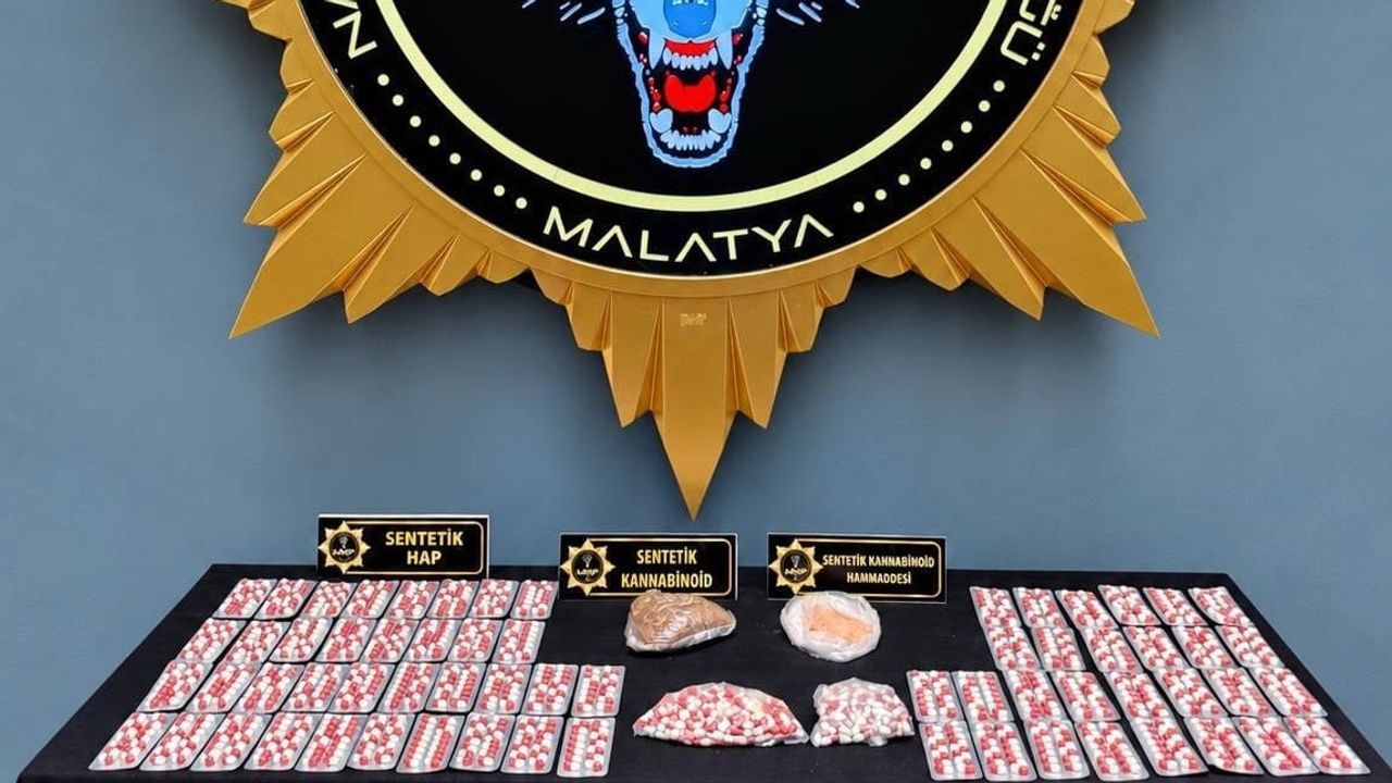 Malatya'da zehir ticaretine darbe: sokak satıcılarından bin 600 hap çıktı