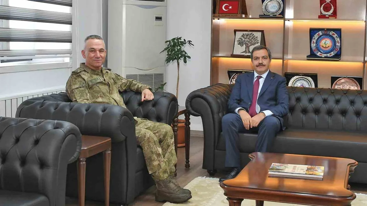 Malatya Turgut Özal Üniversitesi rektörü 2. Ordu komutanını ziyaret etti