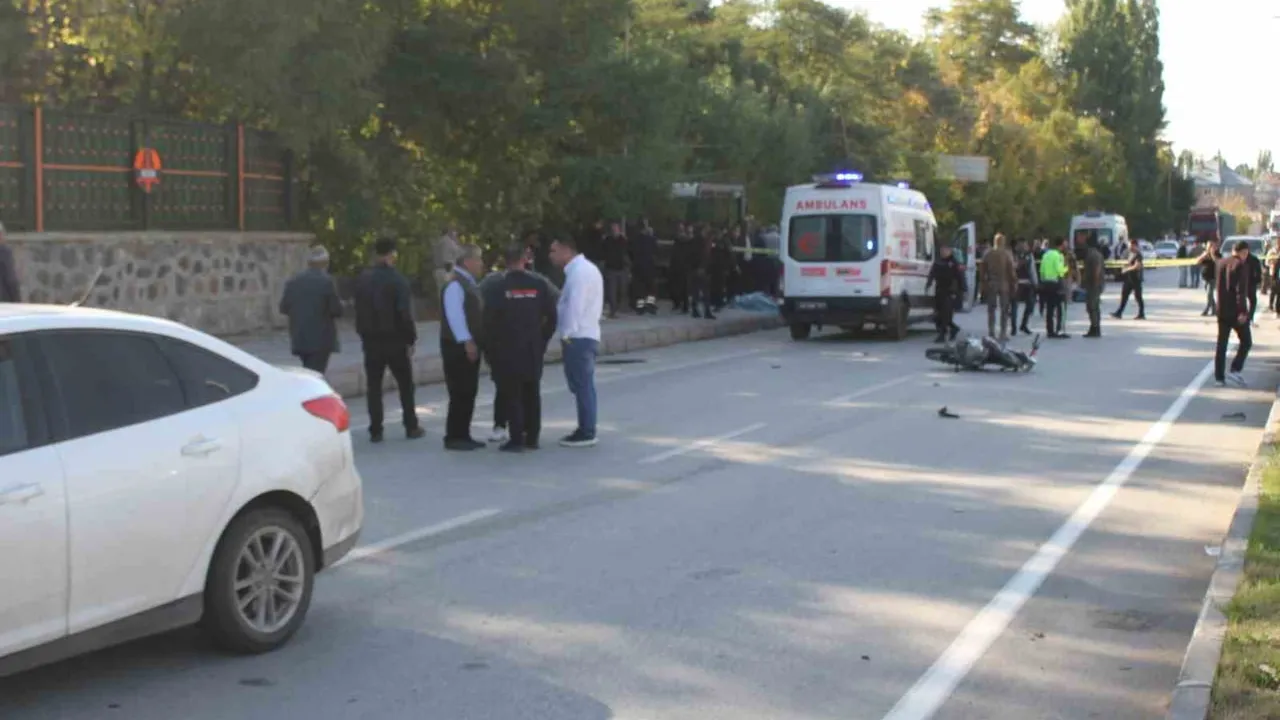 Malazgirt’te çarpışma trajedisi: otomobil ile motosikletteki iki kişi yaşamını yitirdi