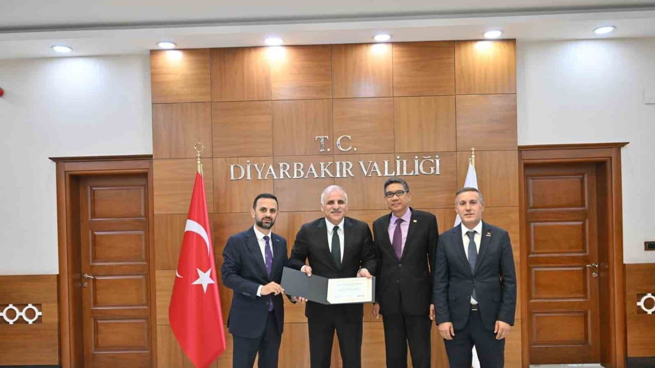 Malezya büyükelçisi Diyarbakır'da valilikte kültür ve turizmi masaya yatırdı