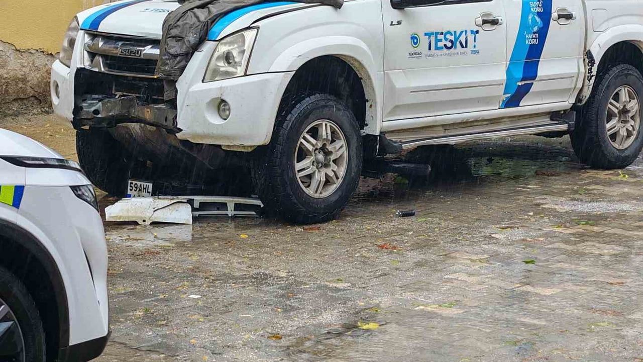 Malkara’da çarpışma: motosiklet araç altında kaldı, sürücü hastaneye kaldırıldı