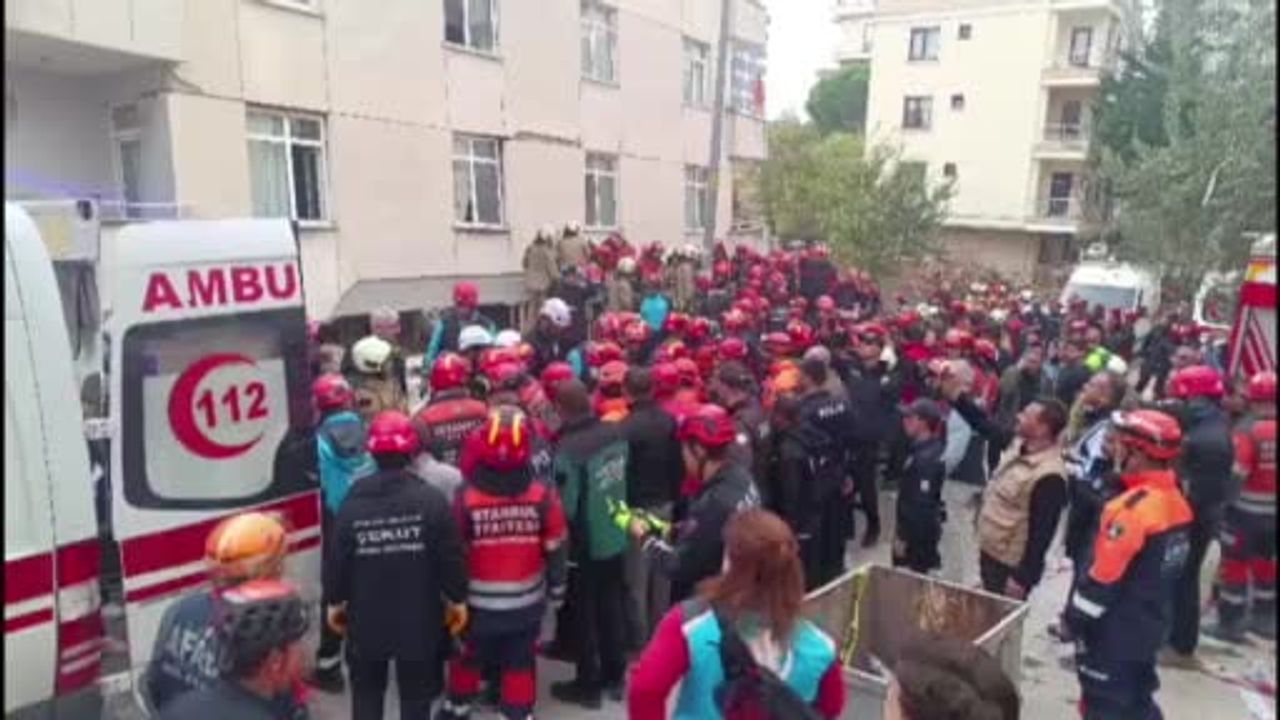 Maltepe Cevizli'de çökme: bir kişi hayatını kaybetti, üç kişi için arama kurtarma çalışmaları sürüyor