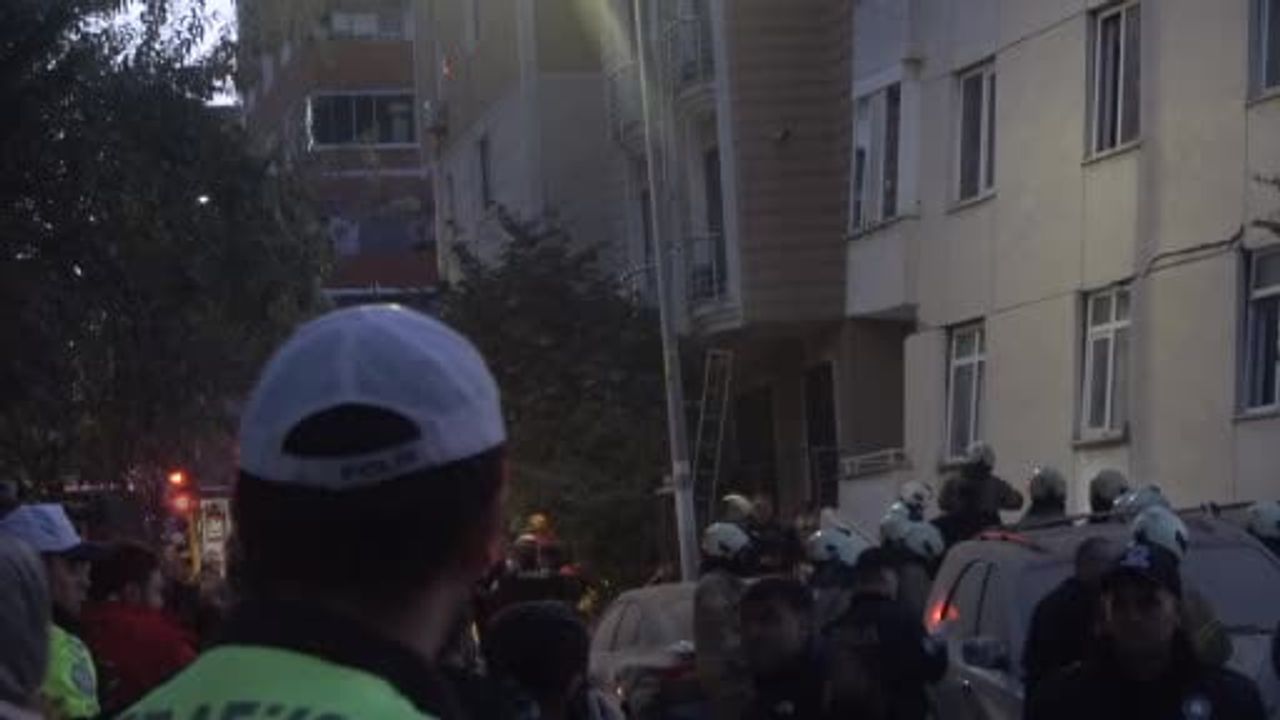 Maltepe'de 6 katlı yapı çöktü; mahsur kalanların tahliyesi sürüyor