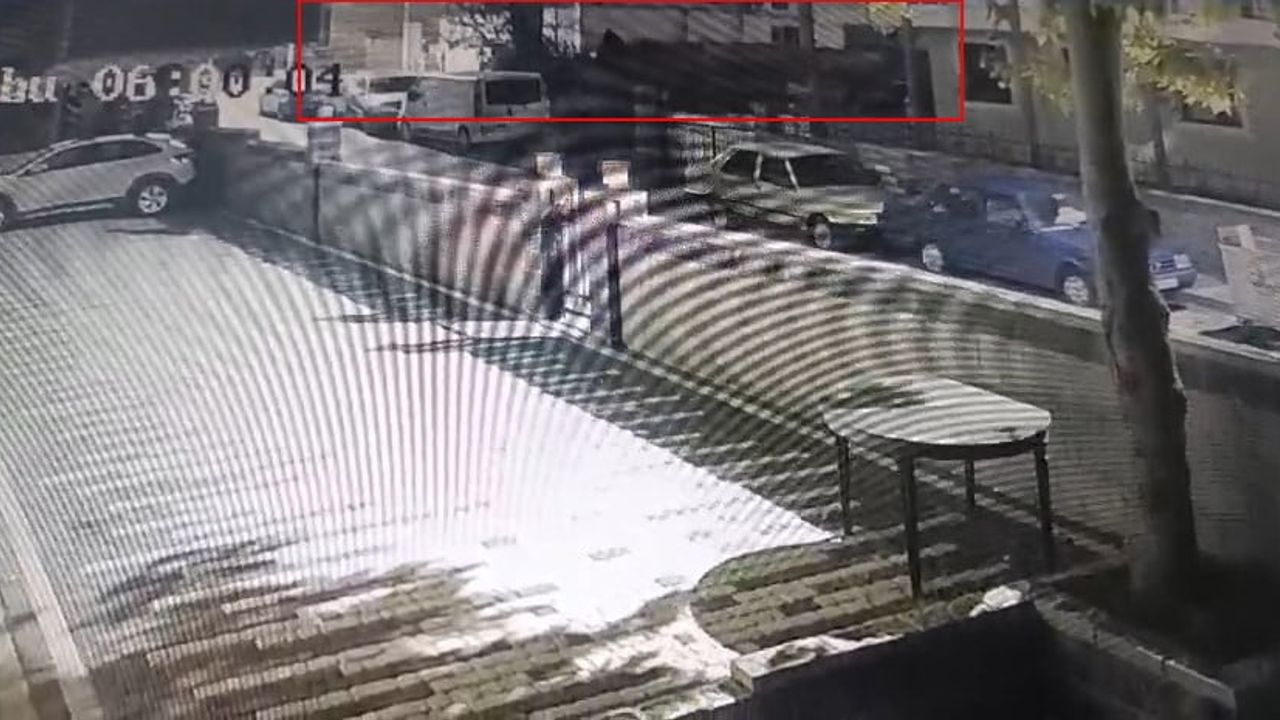 Maltepe'de bir binanın üç katında yaşanan çökme güvenlik kamerasına yansıdı