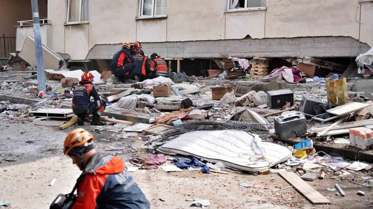 Maltepe'de çöken üç katın ardından ölenlerin isimleri açıklandı