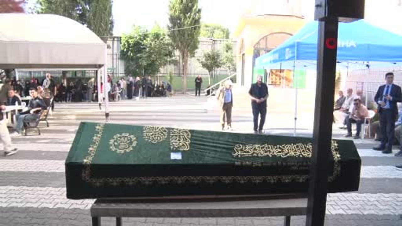 Maltepe'de enkazda yaşamını yitiren Hüseyin Özkurt son yolculuğuna uğurlandı