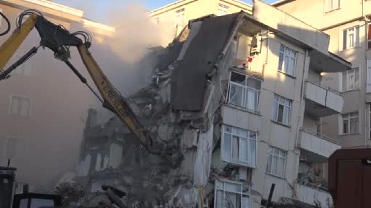 Maltepe'de yıkılan apartmanın enkazında üç kişinin kimliği belli oldu