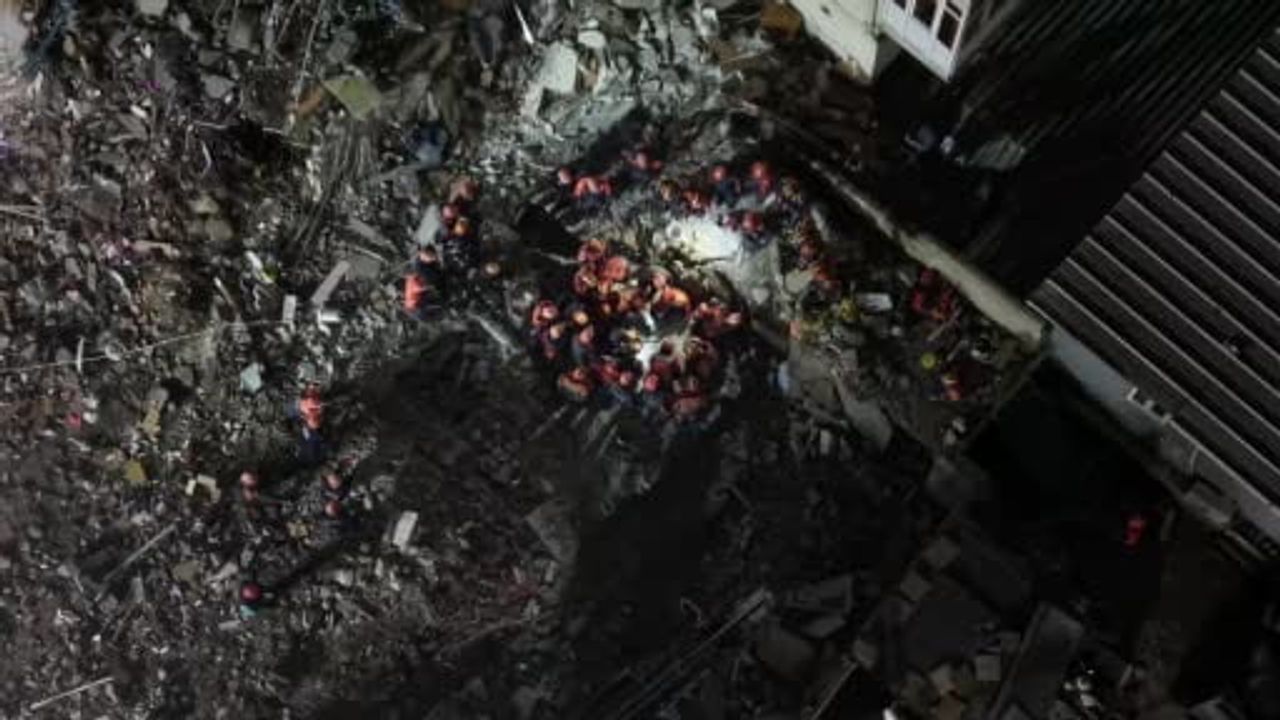 Maltepe enkazında gece boyu süren yoğun kurtarma çalışması
