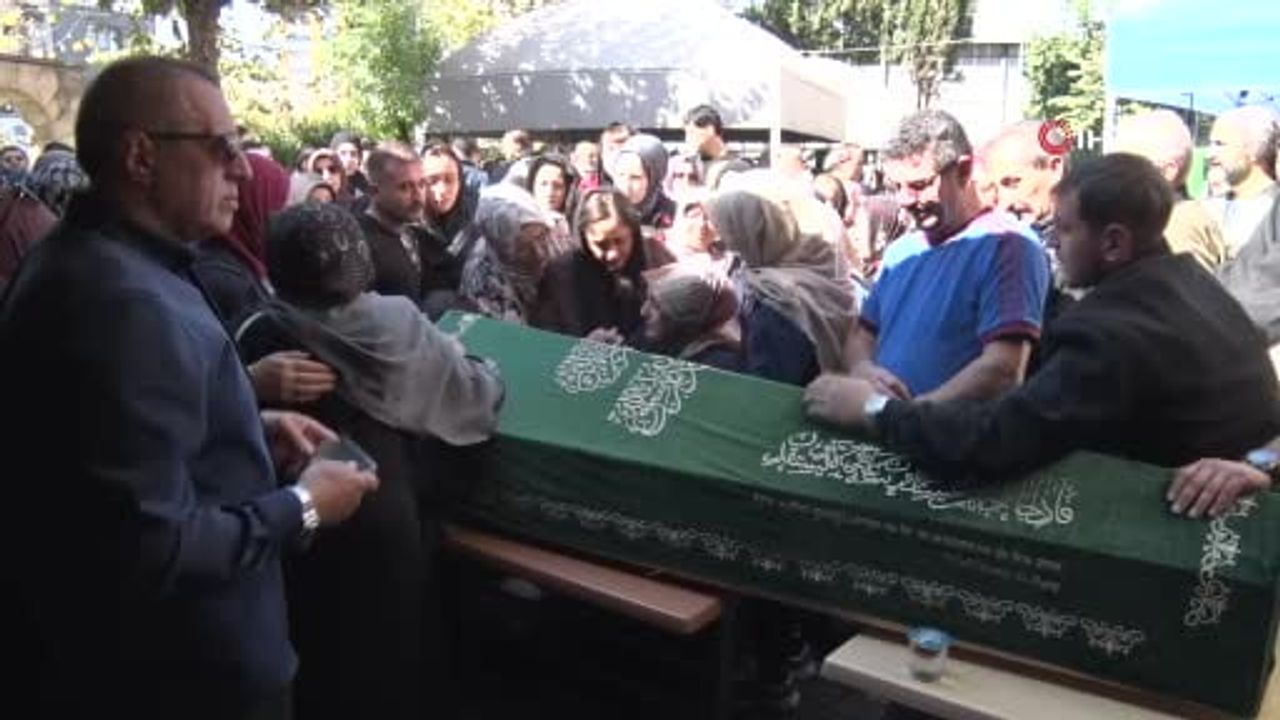 Maltepe enkazında hayatını kaybeden kardeşler dualarla uğurlandı