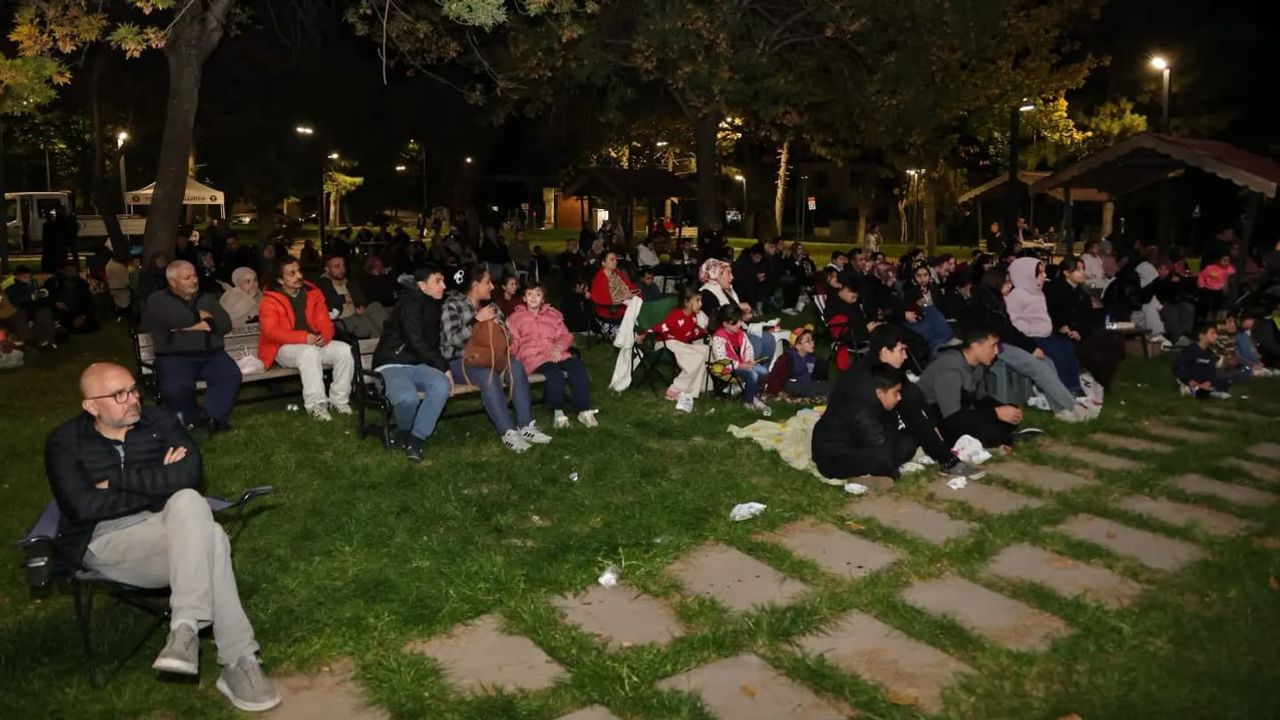 Maltepe Parkı'nda yıldızlar altında sinema gecesi
